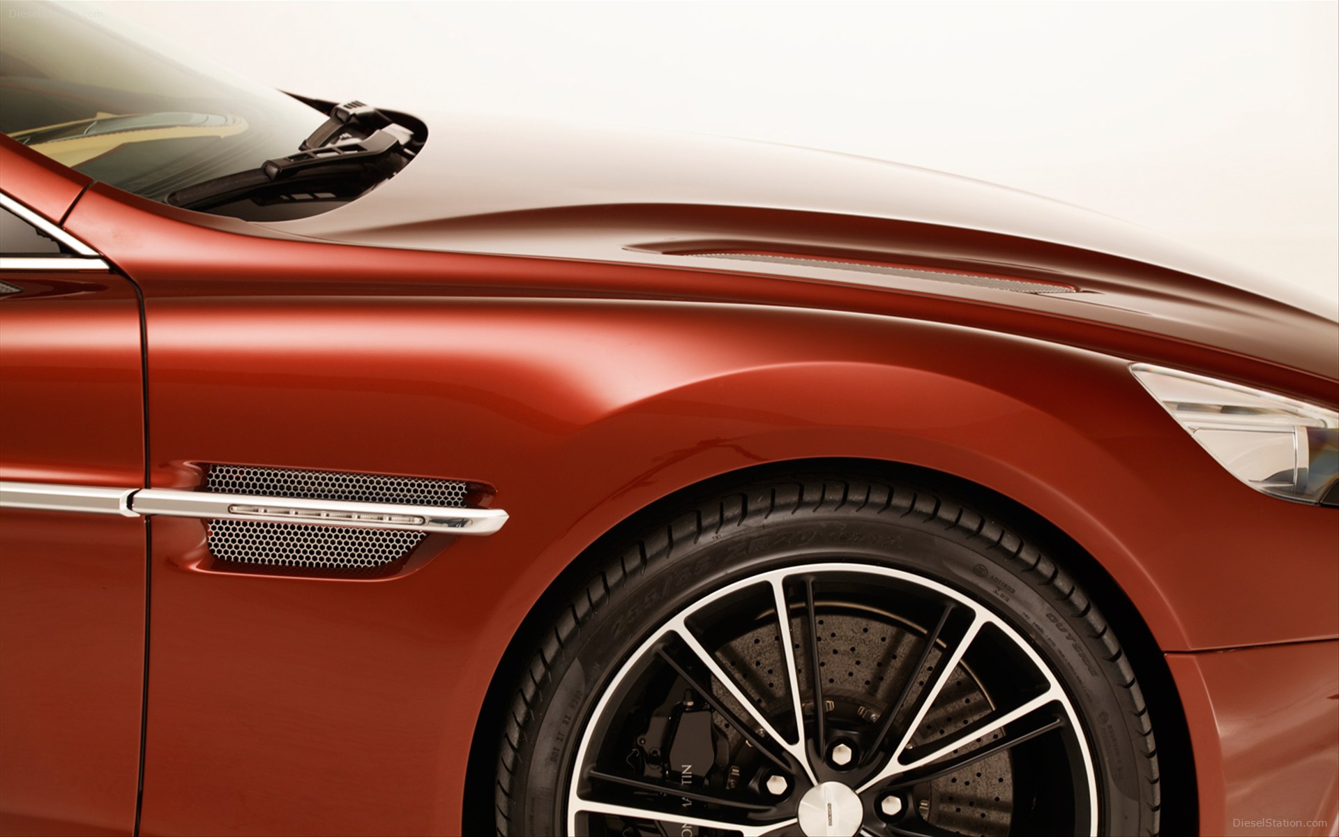 Aston Martin Vanquish 2013